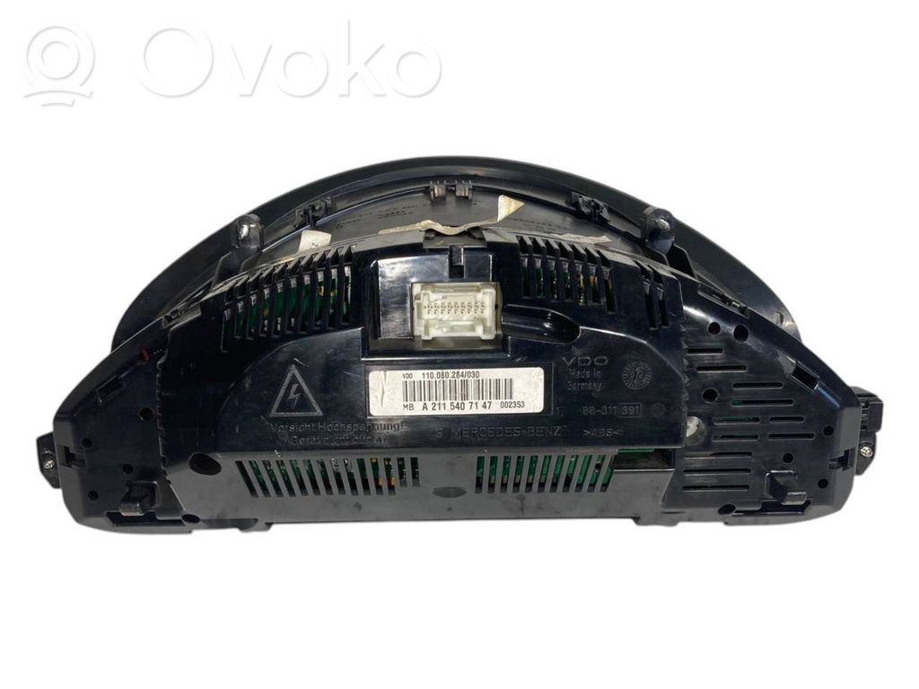 Speedometer (in the instrument panel)