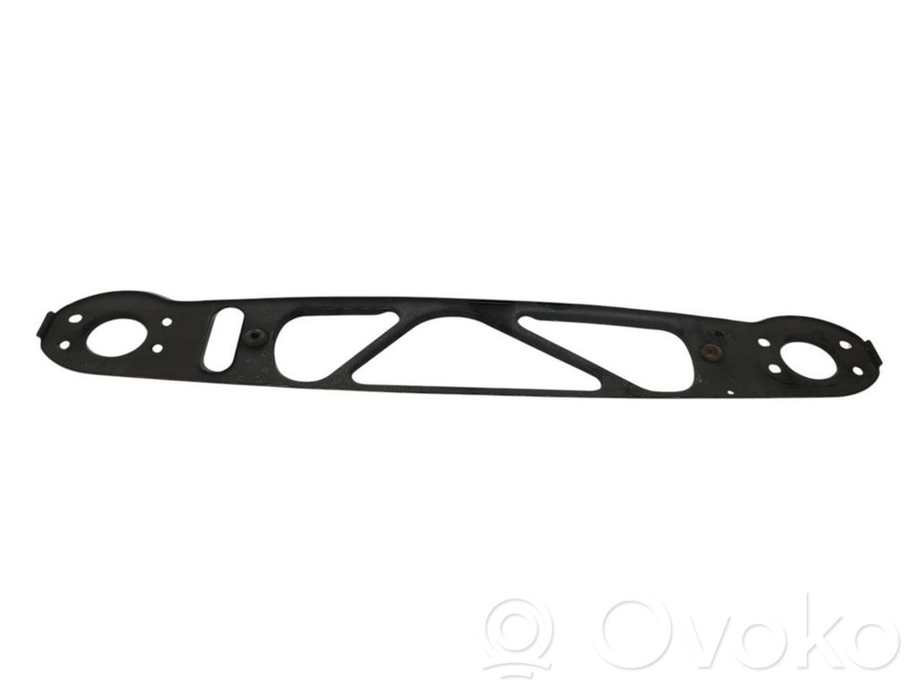 Priekšpusē bampera sastiprinājums