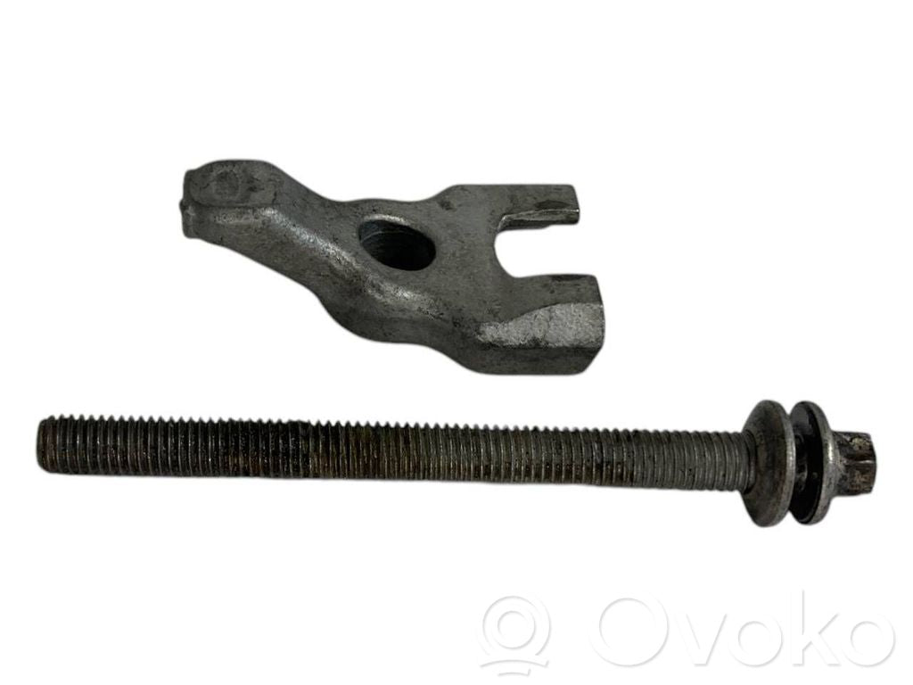 Nozzle holder/shoulder