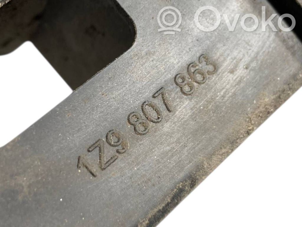 Aizmugurējā bufera montāžas kronšteins