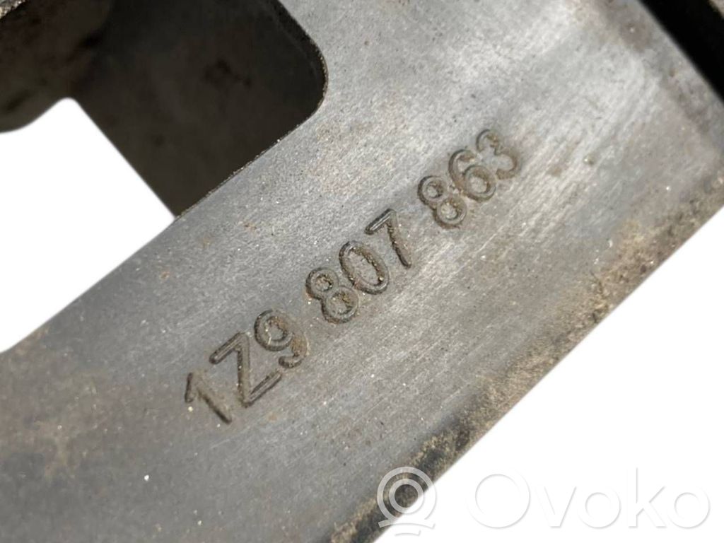 Aizmugurējā bufera montāžas kronšteins