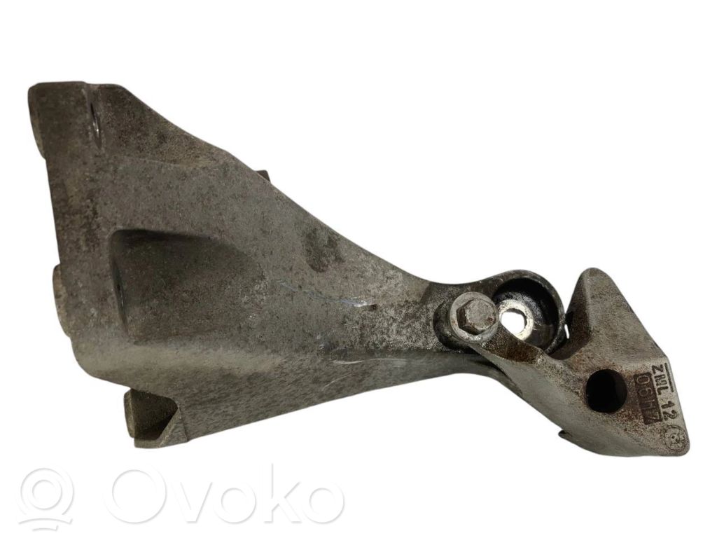 Engine mounting bracket