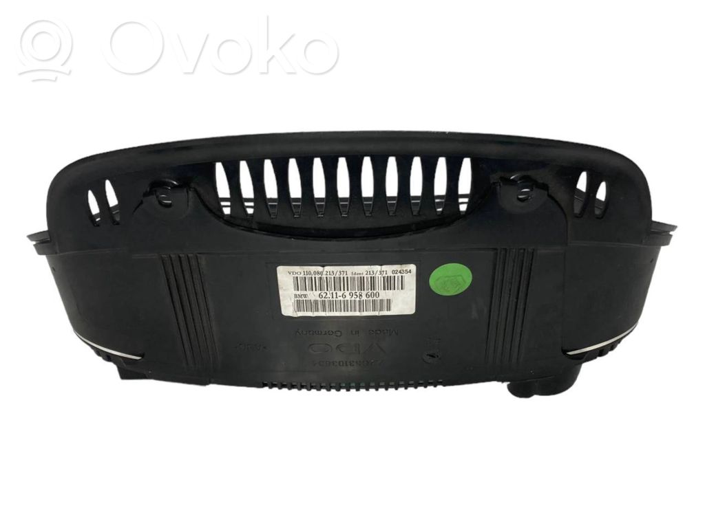 Speedometer (in the instrument panel)