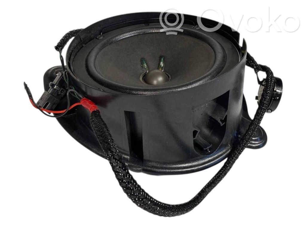 Speaker(s) in front door