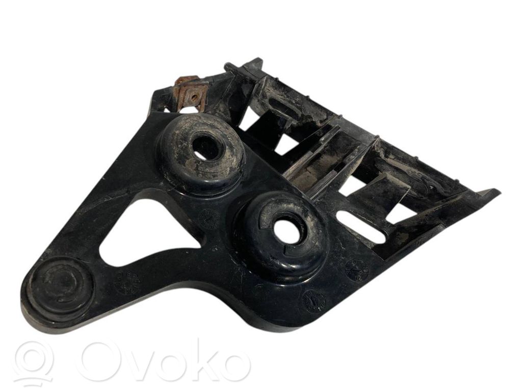 Rear bumper mounting bracket