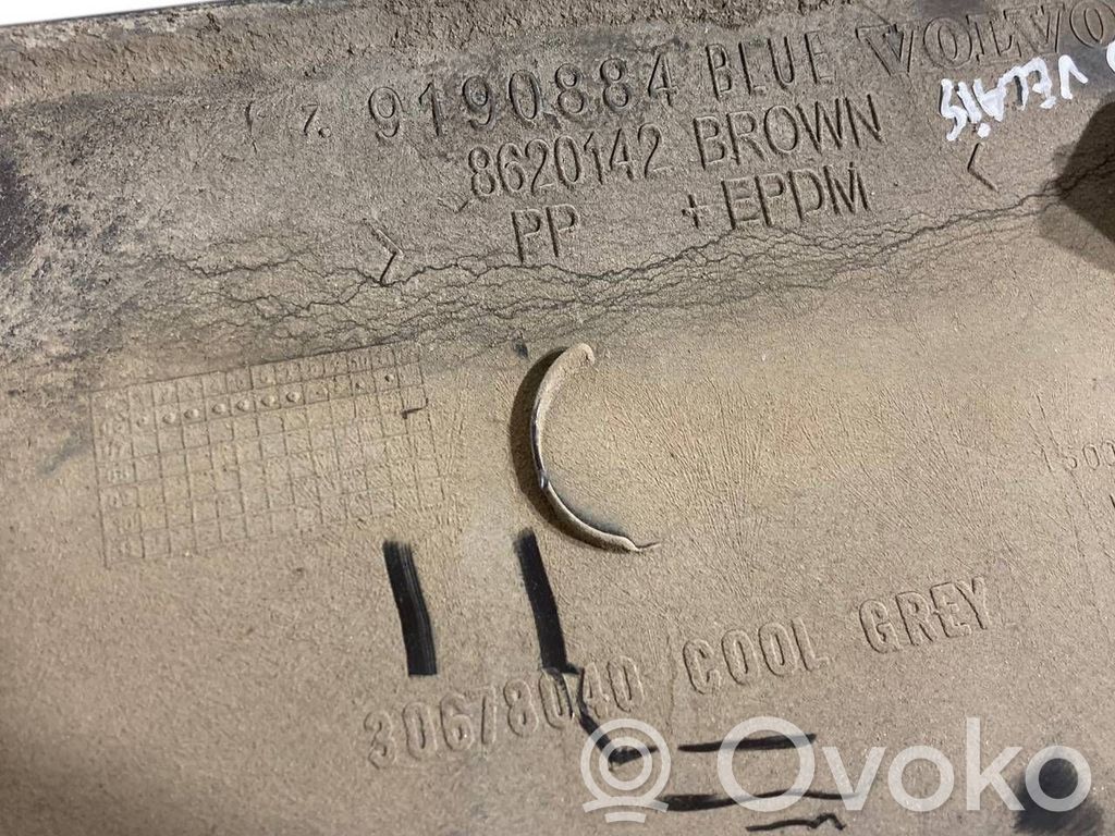 Priekšpusē durvju dekoratīvā apdare (moldings)