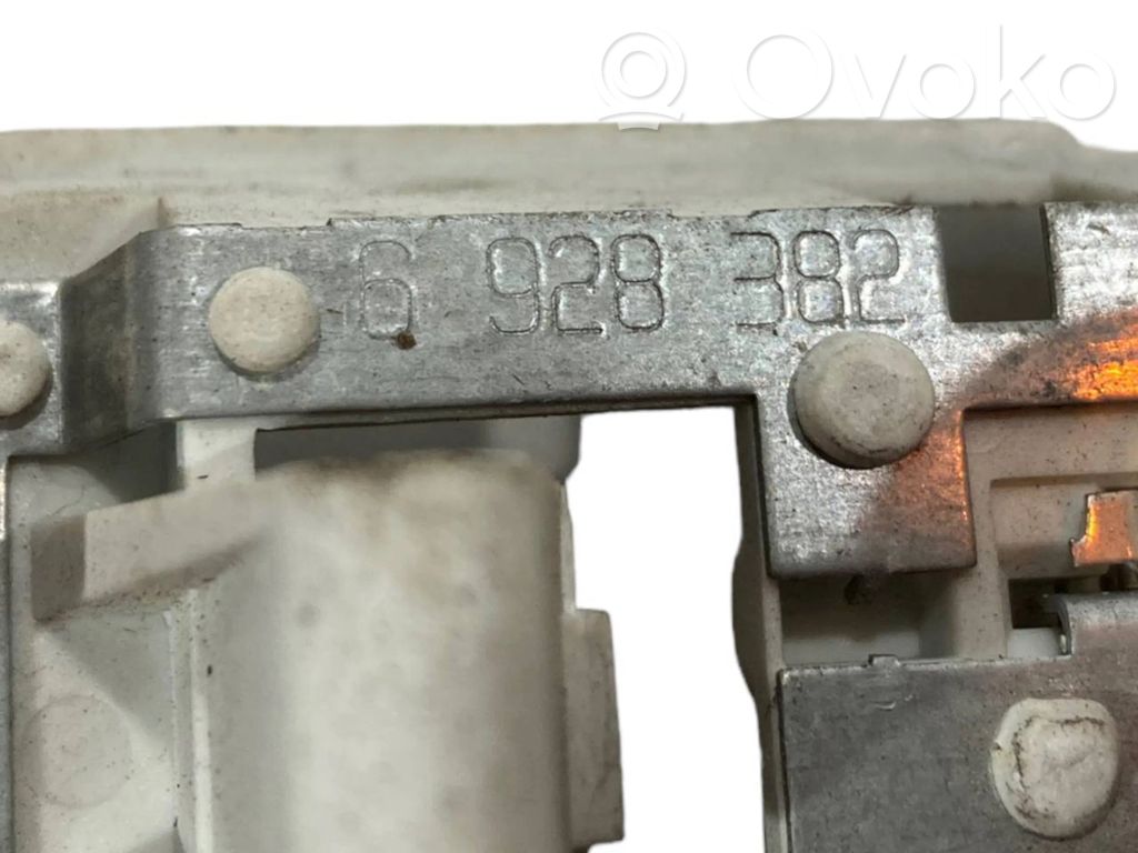 Aizmugures spuldzes vāka turētājs