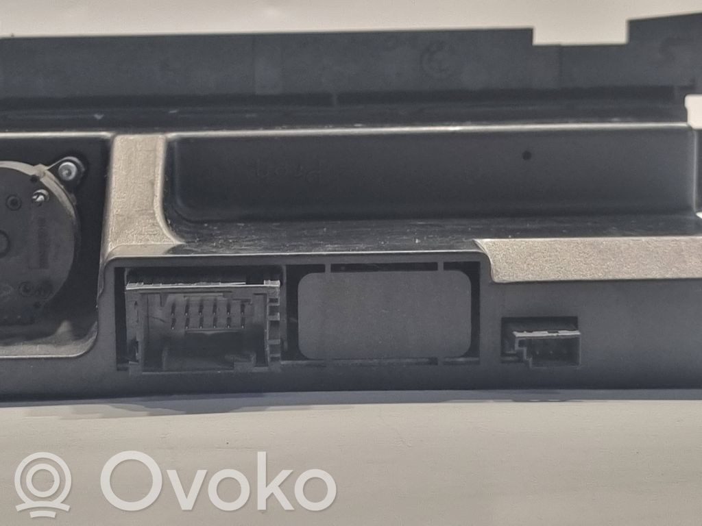 Gaisa kondicioniera / klimata kontroles / salona apsildes vadības bloks (salonā)