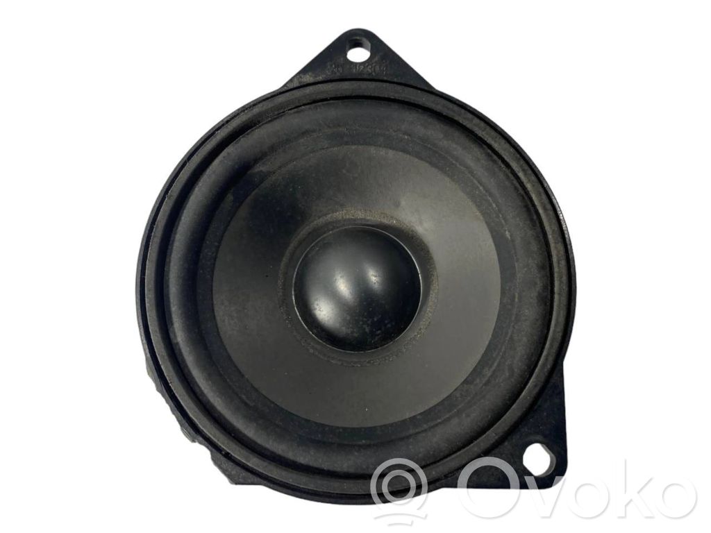Speaker(s) in the rear door