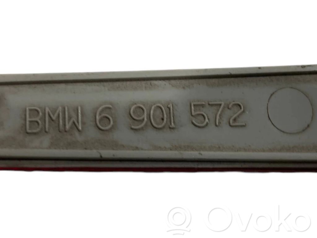 Aizmugurē atstarotājs