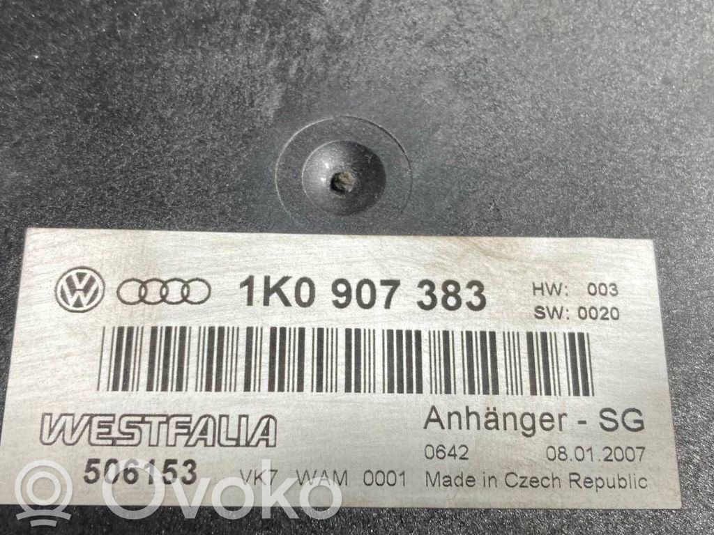 Piekabes āķa vadības bloks