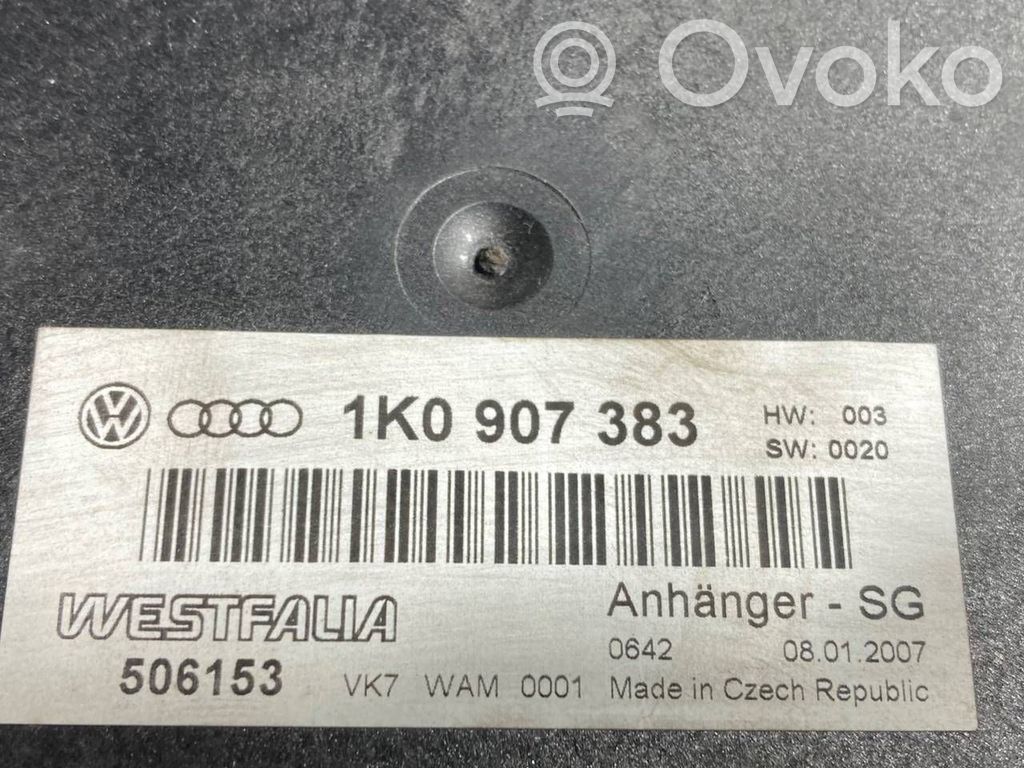 Piekabes āķa vadības bloks