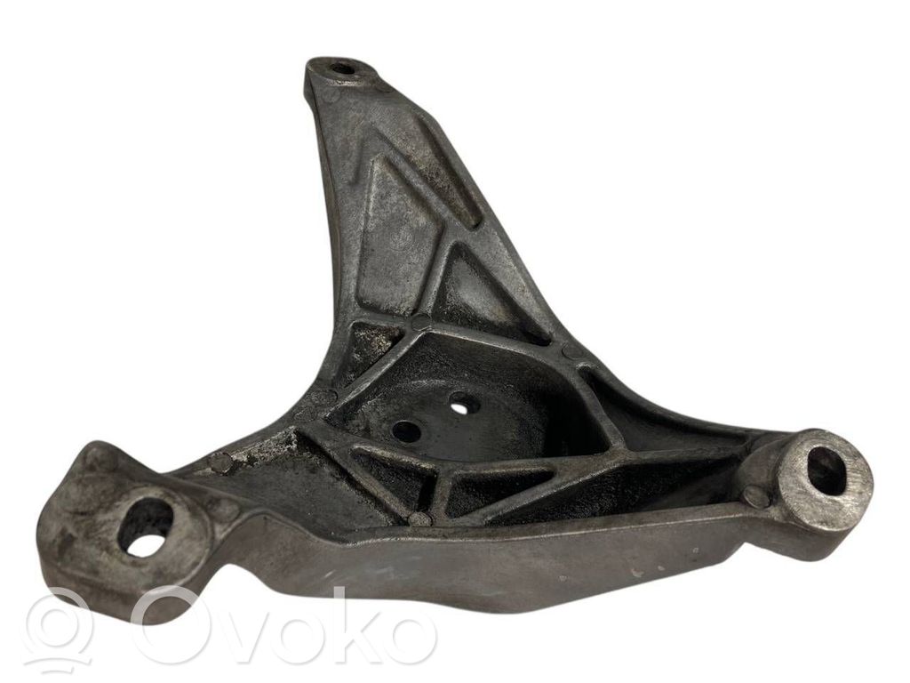 Dzinēja nostiprināšanas stiprinājums-kronšteins