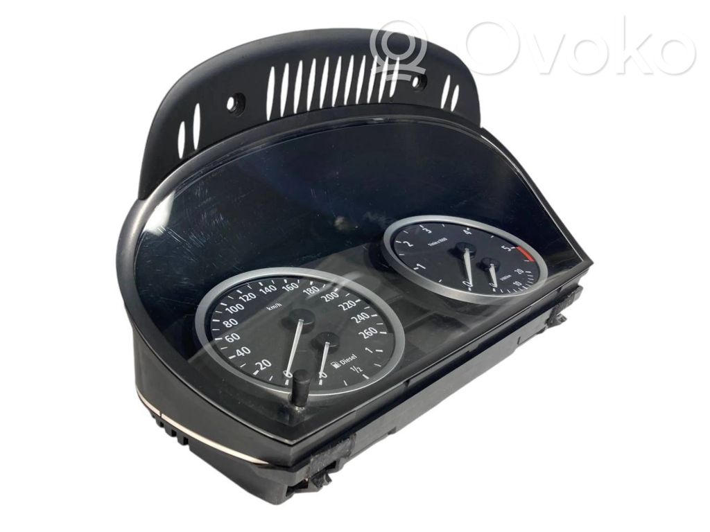 Speedometer (in the instrument panel)