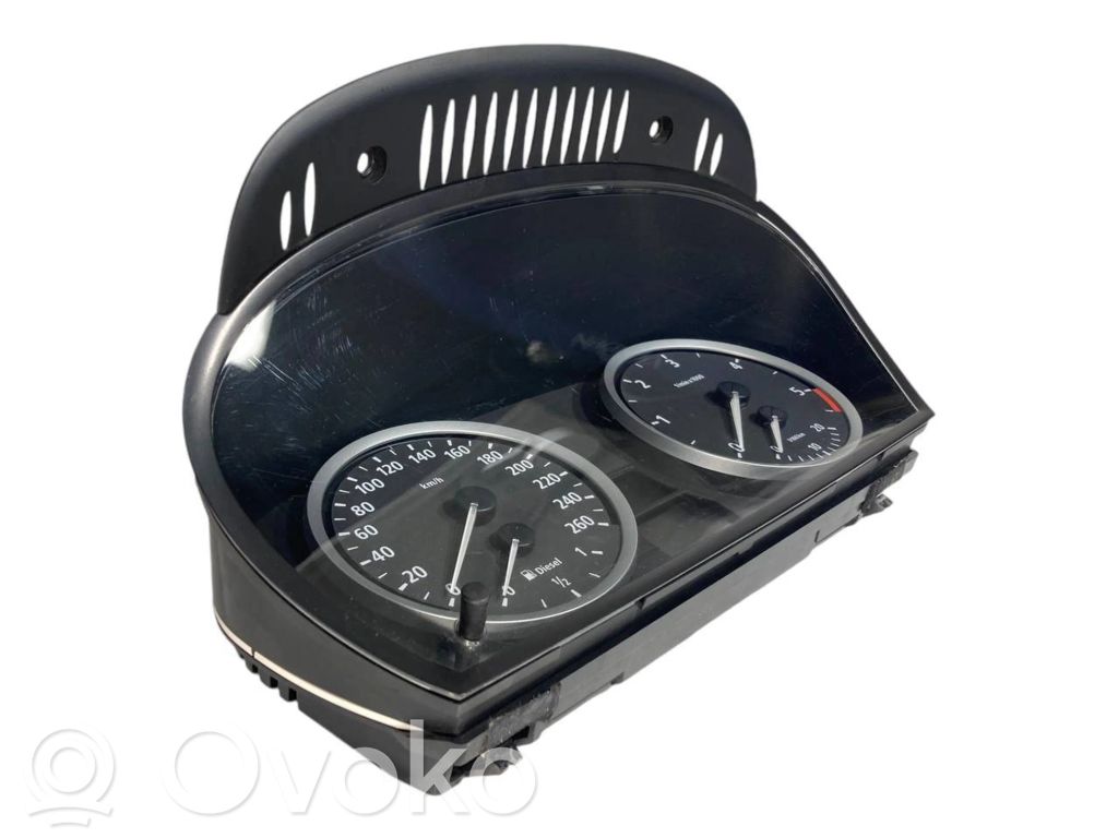 Speedometer (in the instrument panel)