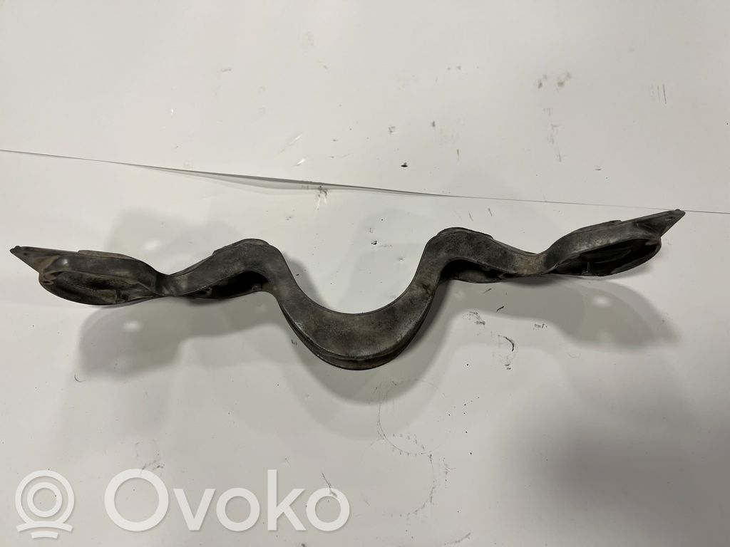 Aizmugurējā reduktora stiprinājums