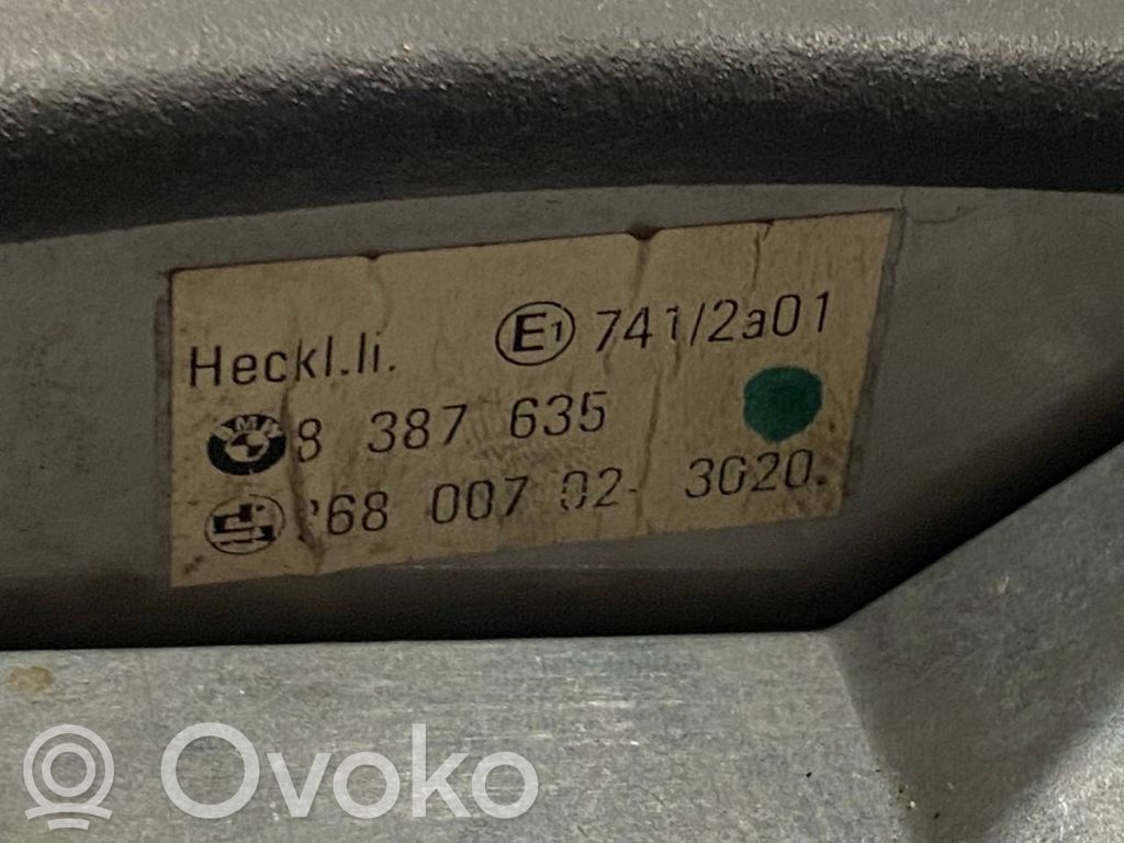 Задний фонарь в кузове