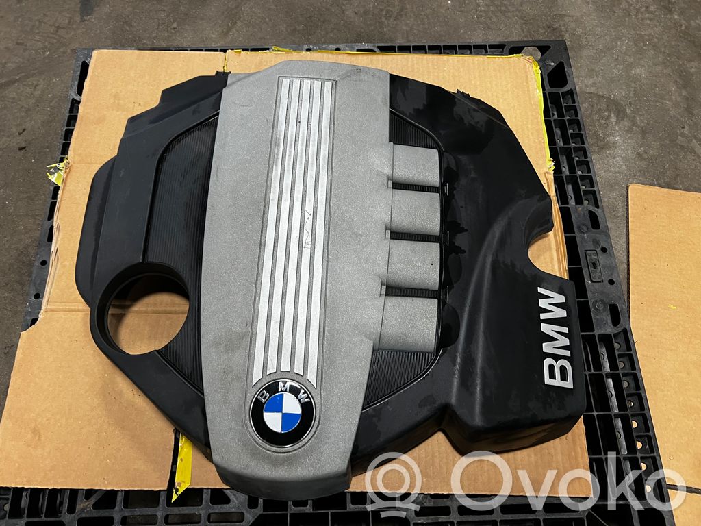 Dzinēja pārsegs (dekoratīva apdare)