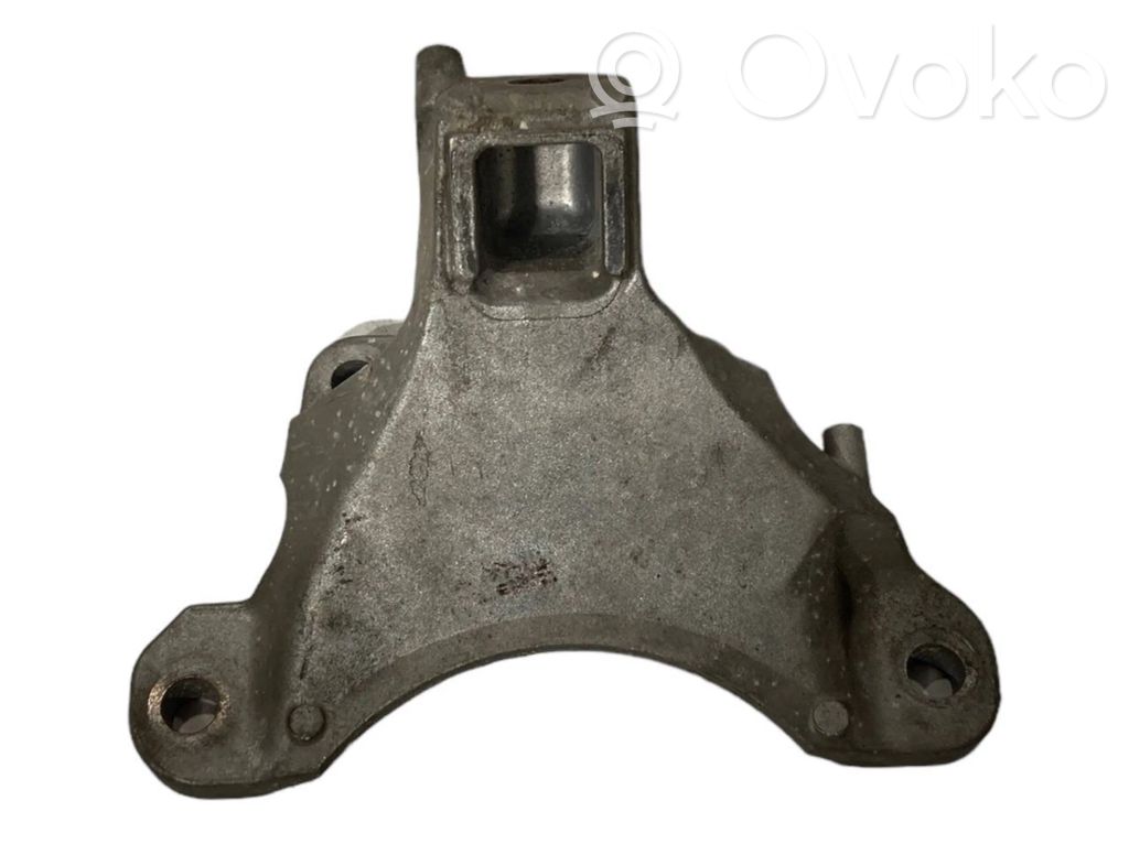 Engine mounting bracket