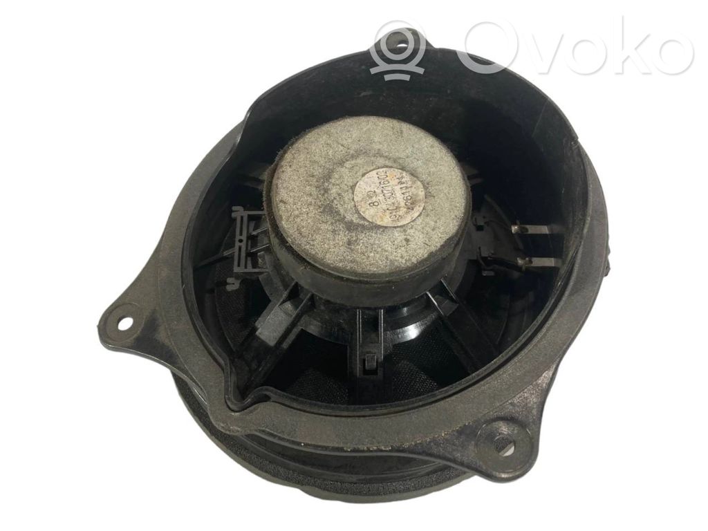 Speaker(s) in the rear door