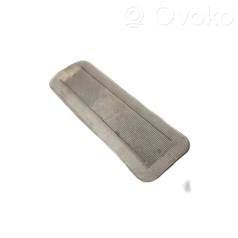 Aizmugurējo durvju apgaismojums (iekšpusē)