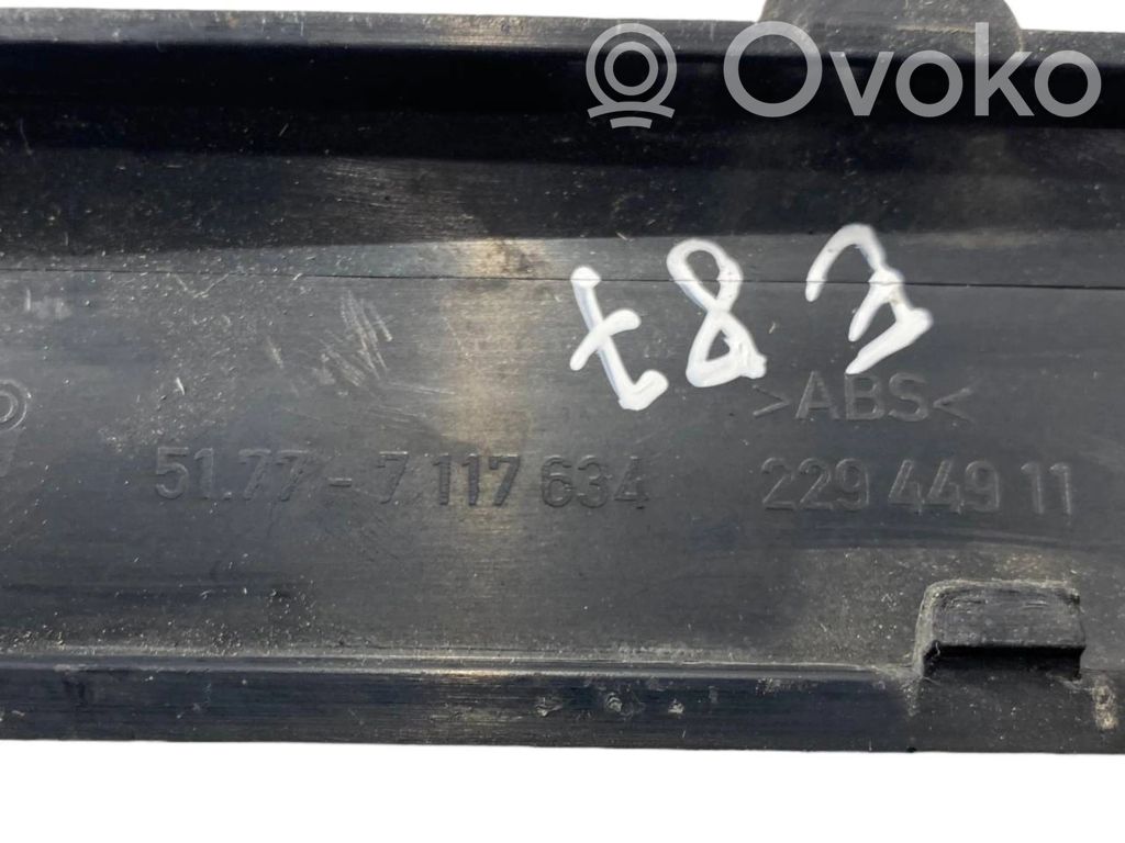 Priekšējā sliekšņa dekoratīvā apdare (iekšējā)