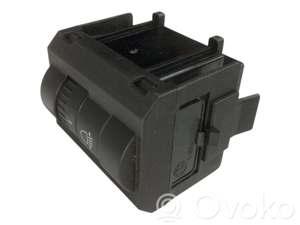 Headlight leveling switch