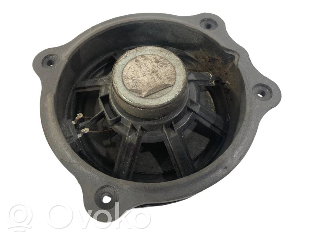 Speaker(s) in front door