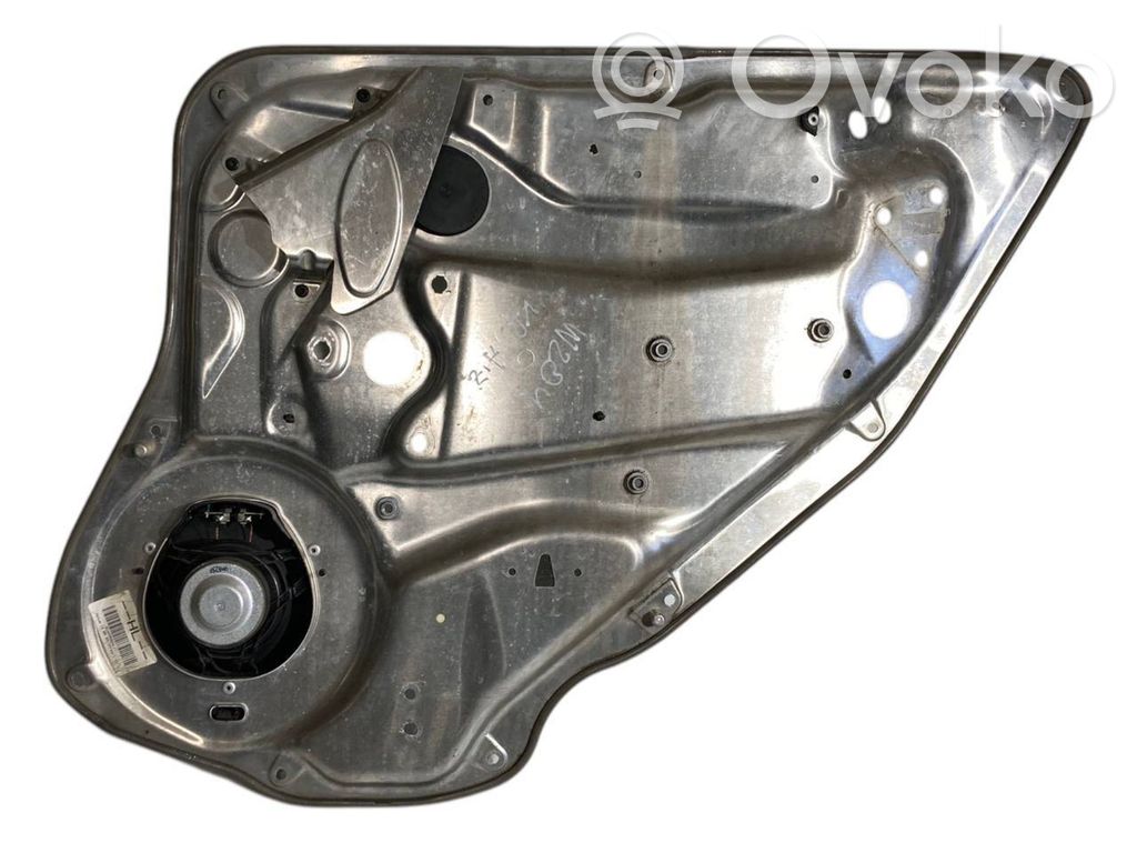 Speaker(s) in the rear door