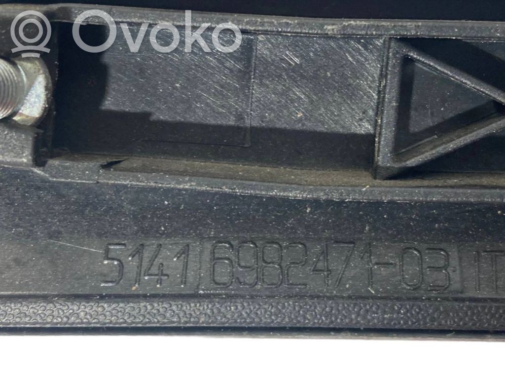 Priekšpusē dekoratīvās apdares lenta