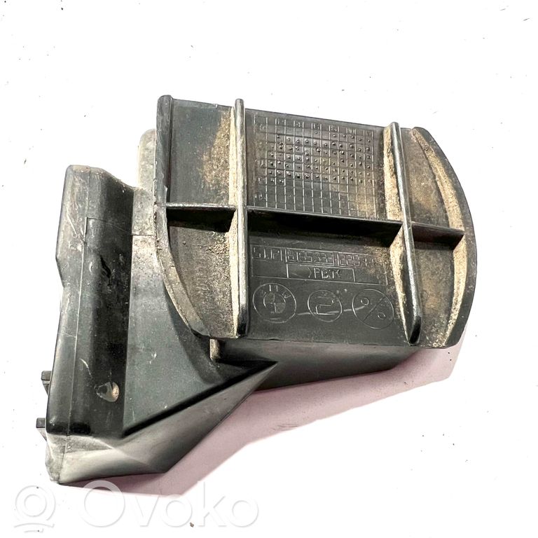 Кронштейн крепления заднего бампера