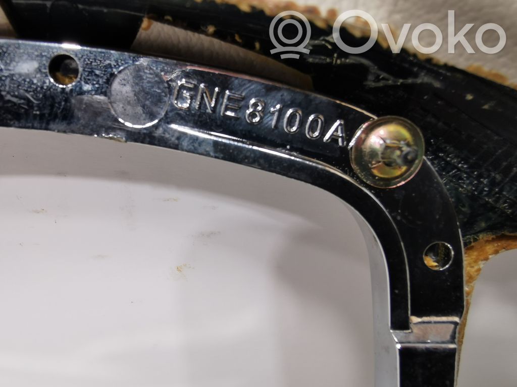 Ātrumu pārslēgšanas sviras dekoratīvā apdare (plastmasas)