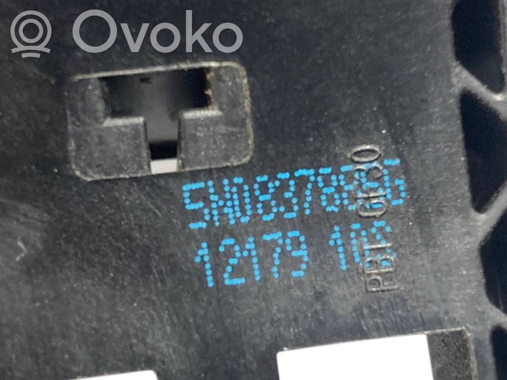 Priekšpusē turētājs / kronšteins ārējam atvēršanas rokturim