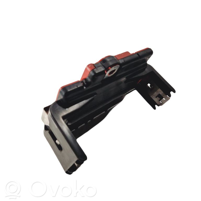 Positive wire connection assembly