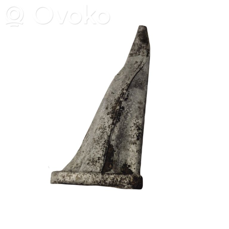 Engine mounting bracket