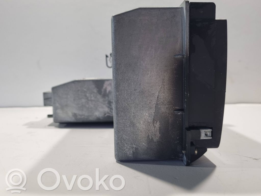 Radio / CD/DVD atskaņotājs / navigācija