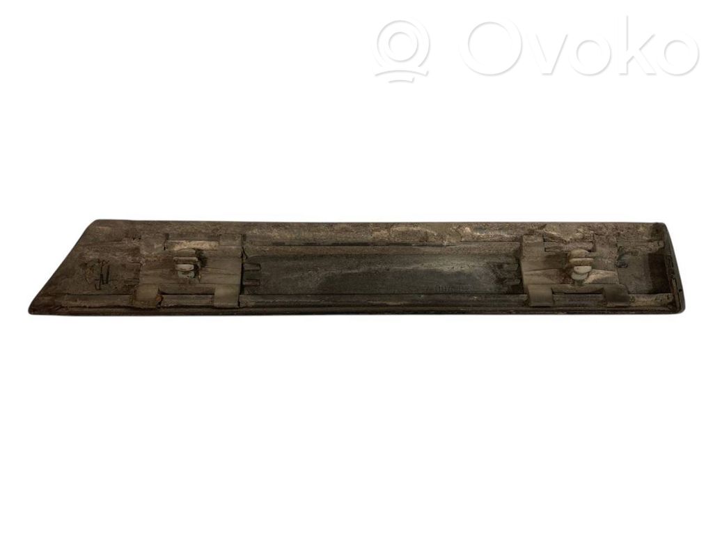 Spārna dekoratīvā apdare (moldings)