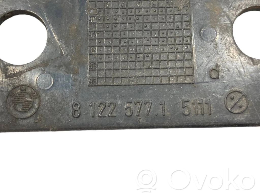 Priekšpusē bampera turētājs