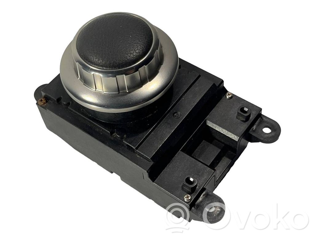 Multimedia controller