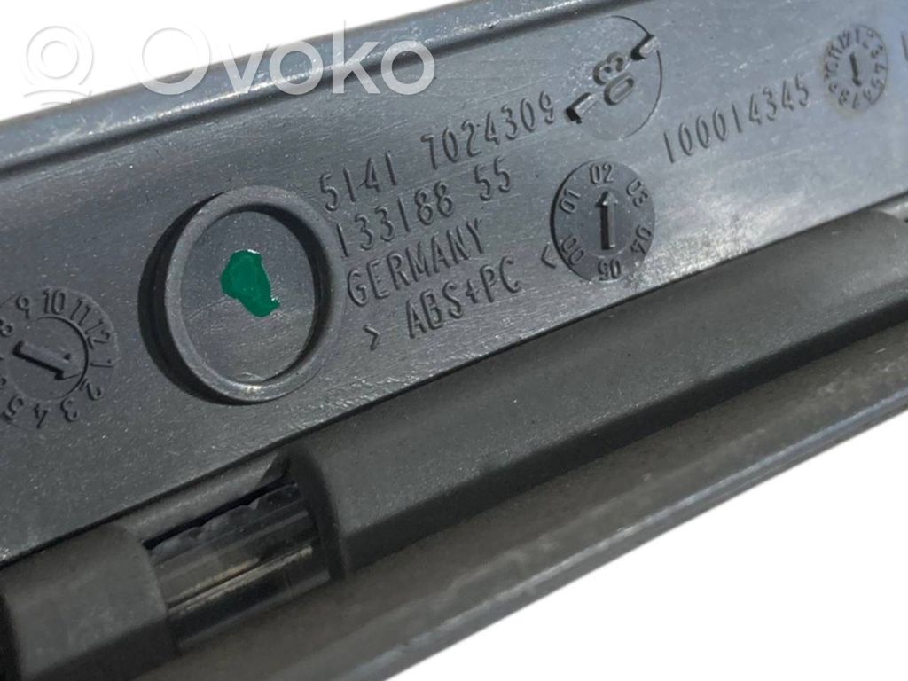 Cita veida priekšpusē durvju dekoratīvās apdares detaļa