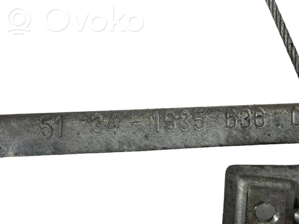 Mehāniskais aizmugurē loga pacelšanas mehānisms