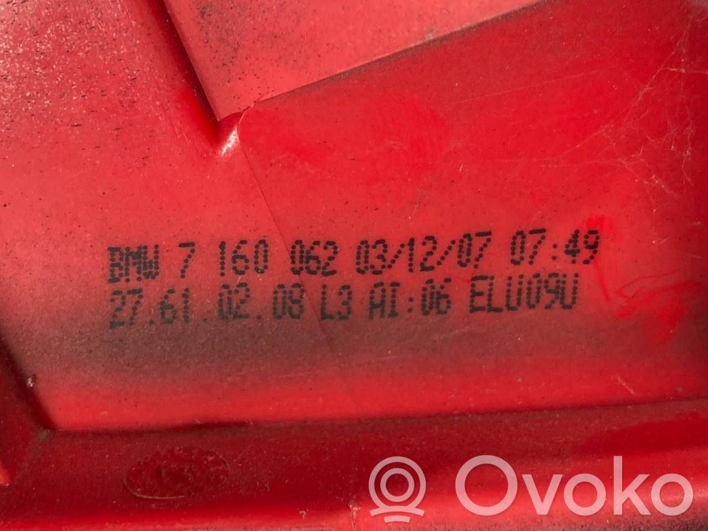 Aizmugurējais lukturis virsbūvē