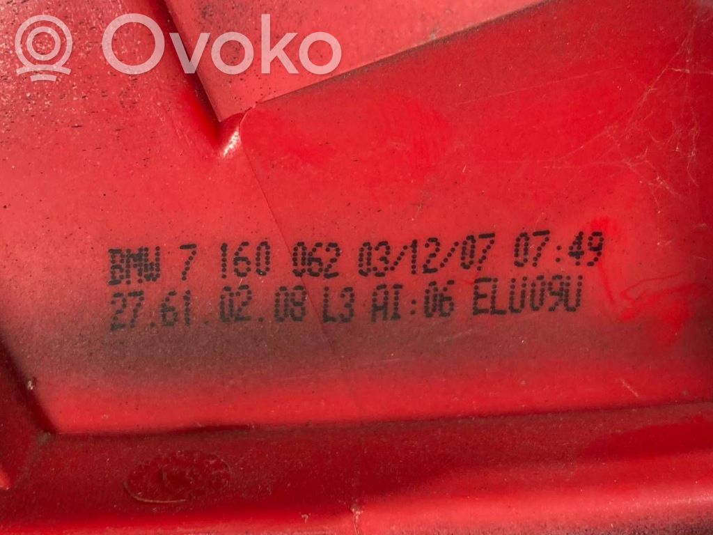 Aizmugurējais lukturis virsbūvē