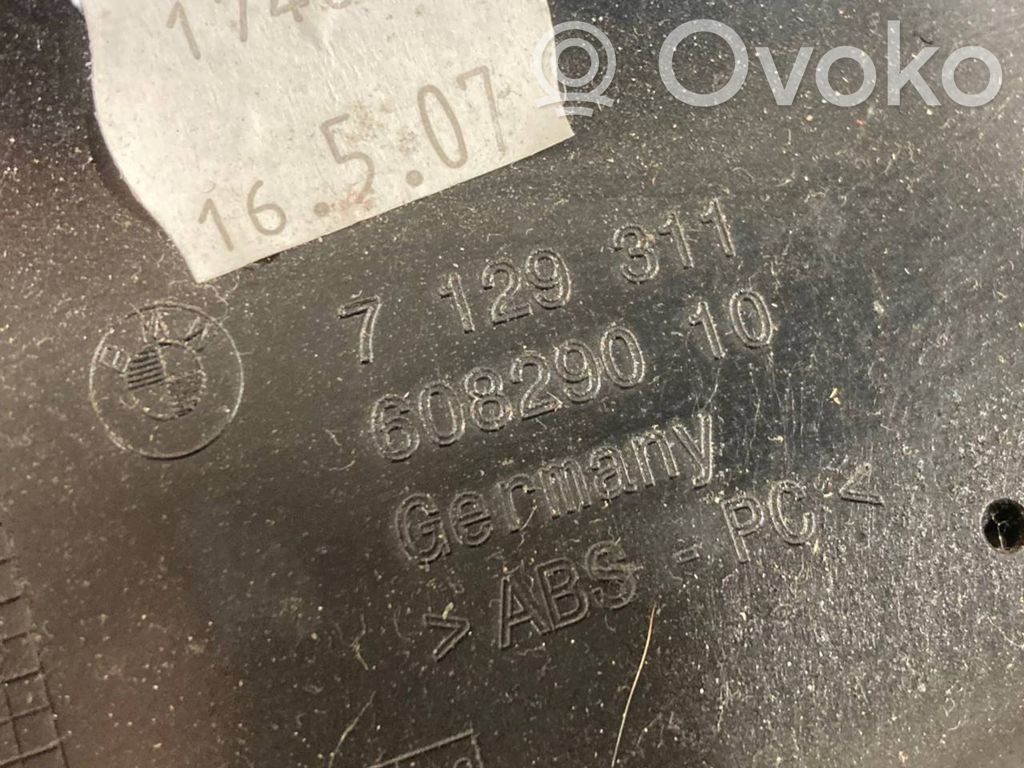 (A) statņa dekoratīvā apdare