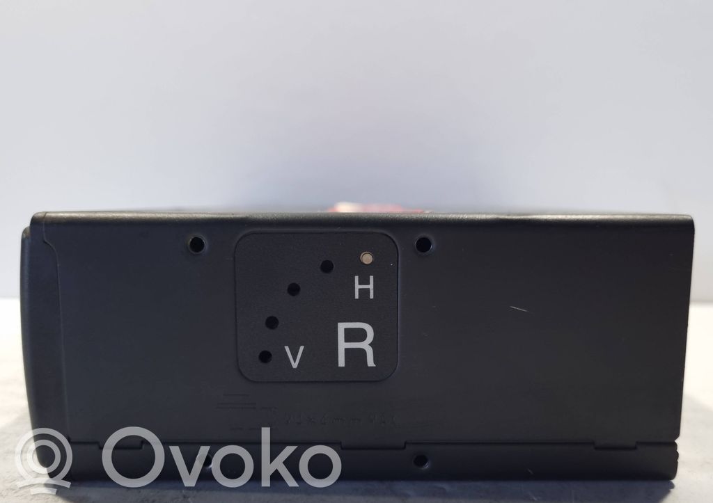 Radio / CD/DVD atskaņotājs / navigācija