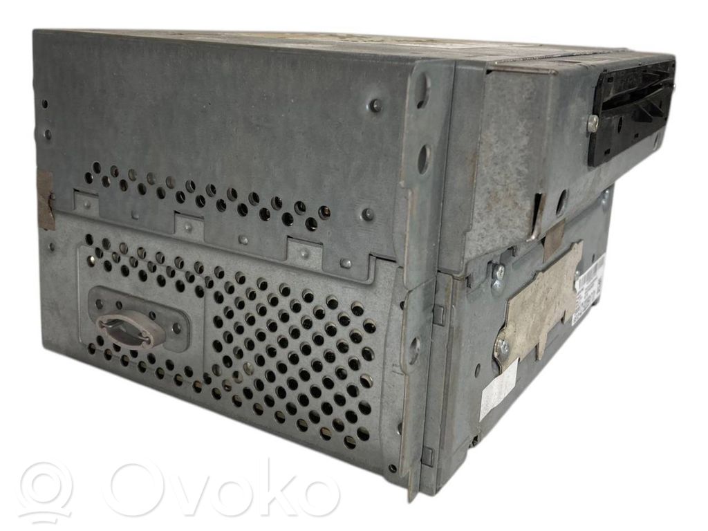 Radio / CD/DVD atskaņotājs / navigācija