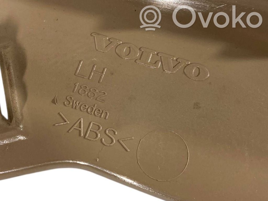 (D) statņa dekoratīvā apdare (augšdaļa)