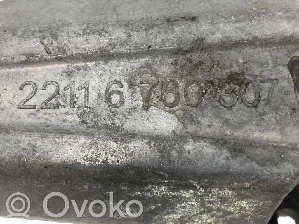 Engine mounting bracket