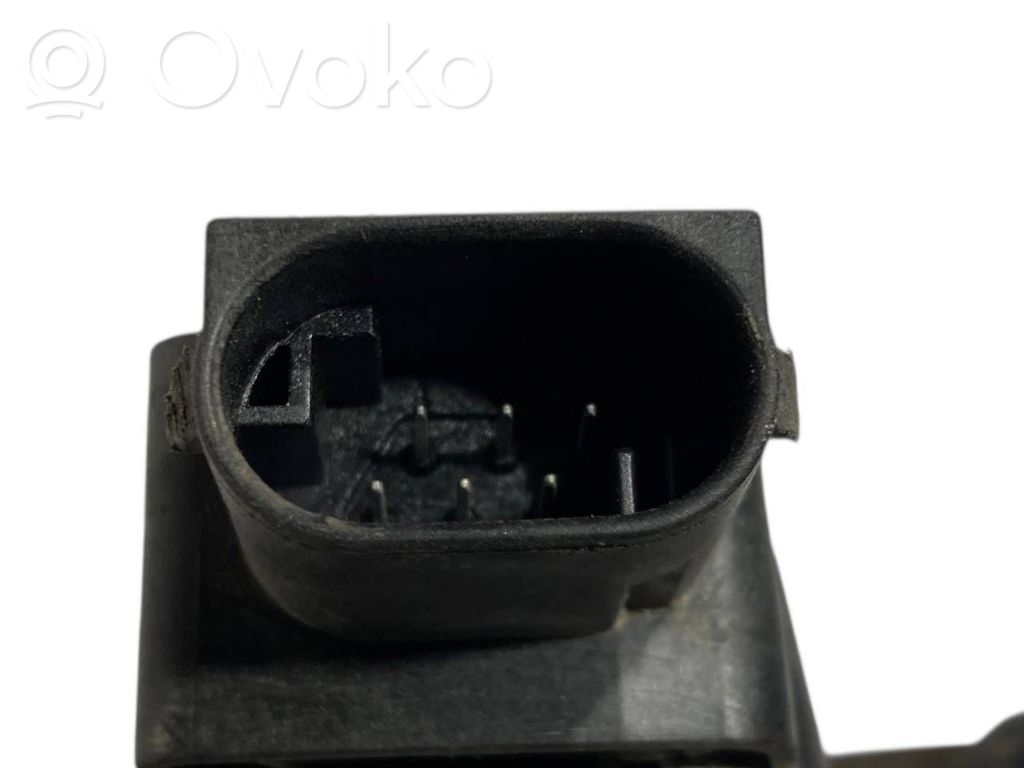 Augstuma sensors (priekšējo lukturu)