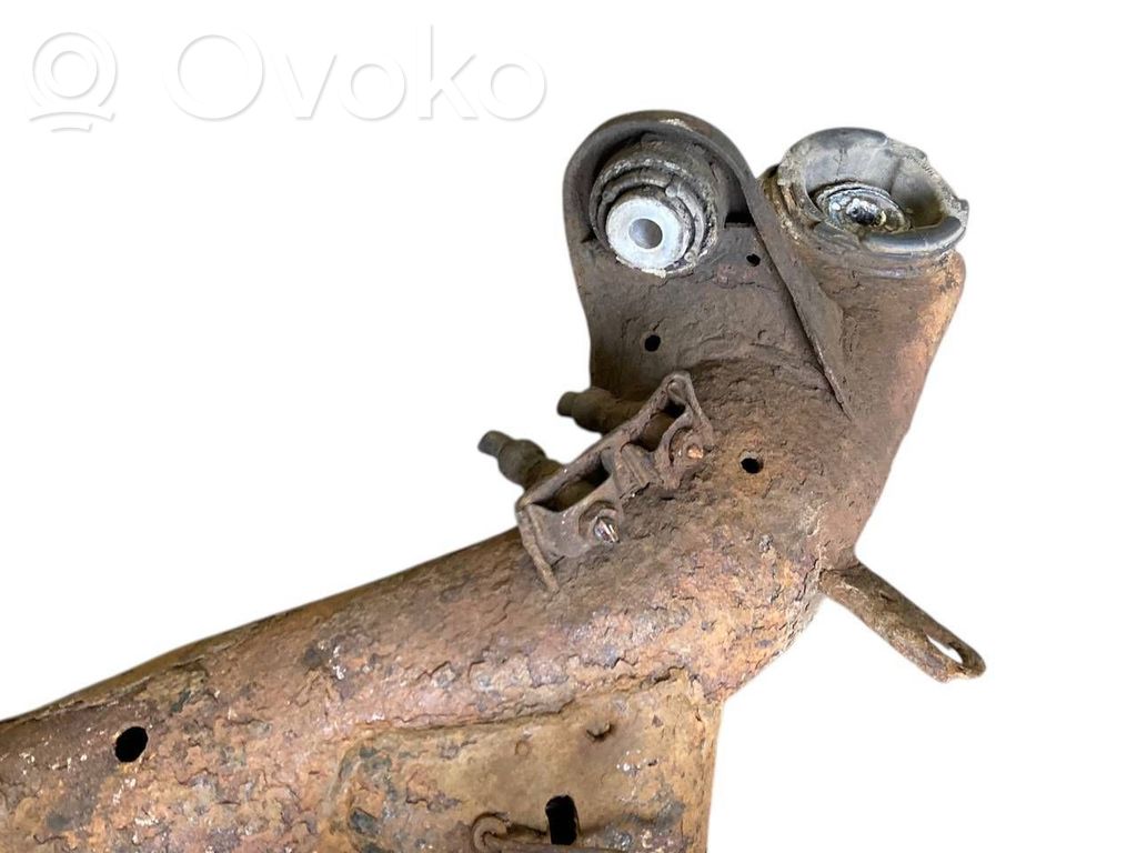 Pusrāmis aizmugurējais / priekšējais